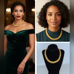 Vintage 1980's Elegant Wide Chunky Gold Tone Statement Collar Necklace